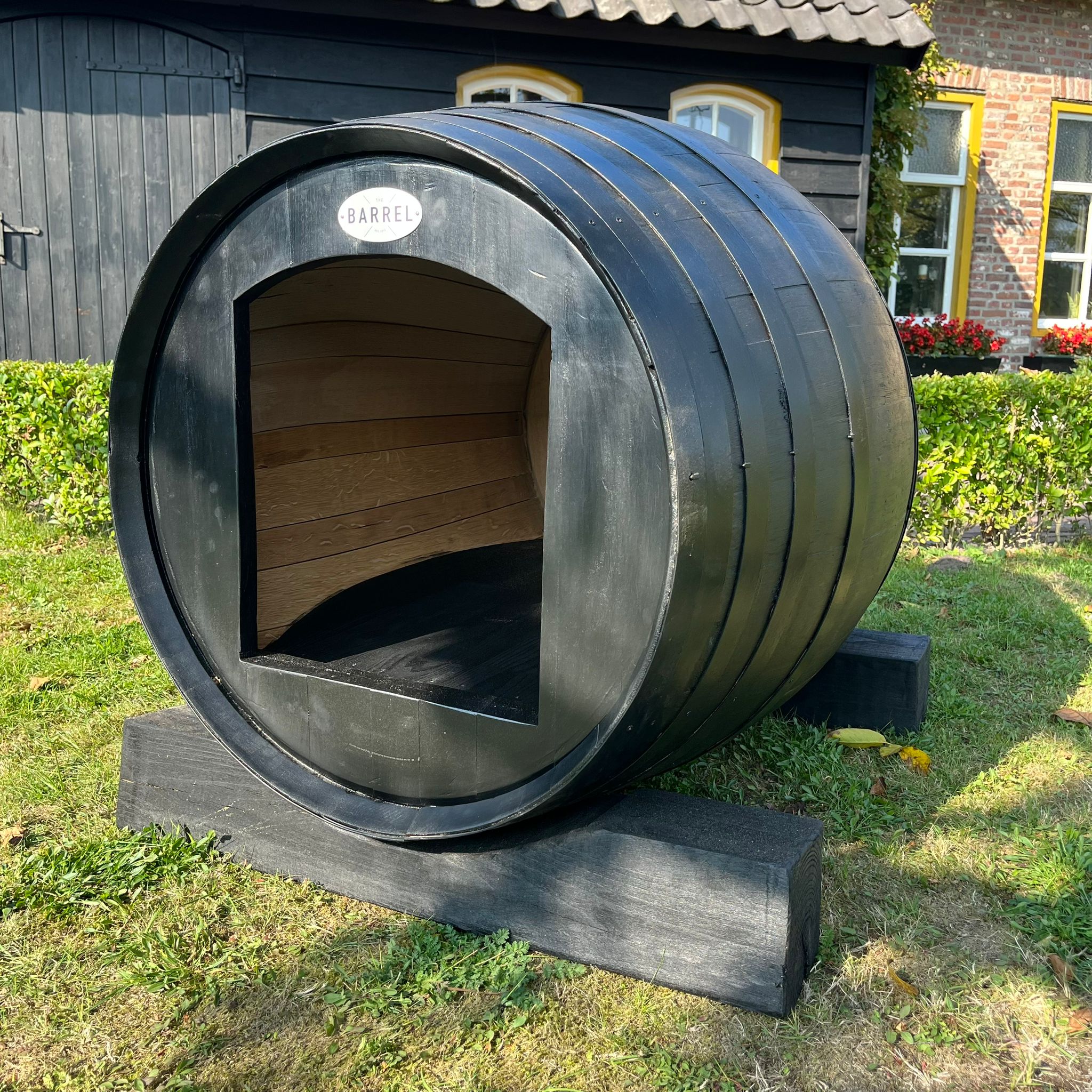 Hondenhok 450 liter (gebruikt) eikenhouten wijnvat